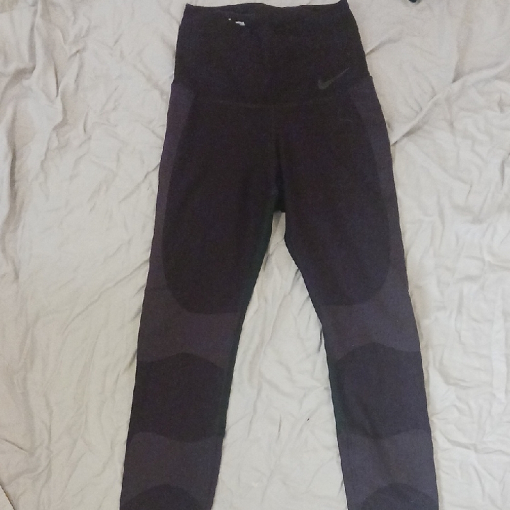 Nike Power Legend Compression Training Tights in plum purple Xs
